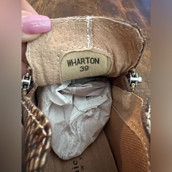 NIB Bernie Mev. Wharton Snake Skin Bootie, Size 39 (8.5) - Picture 5 of 11